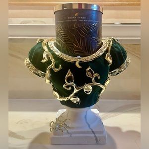 Bath and Body Works Candle Holder “Ivy Bust”+ BBW 3 wick candle “Ebony Sands”